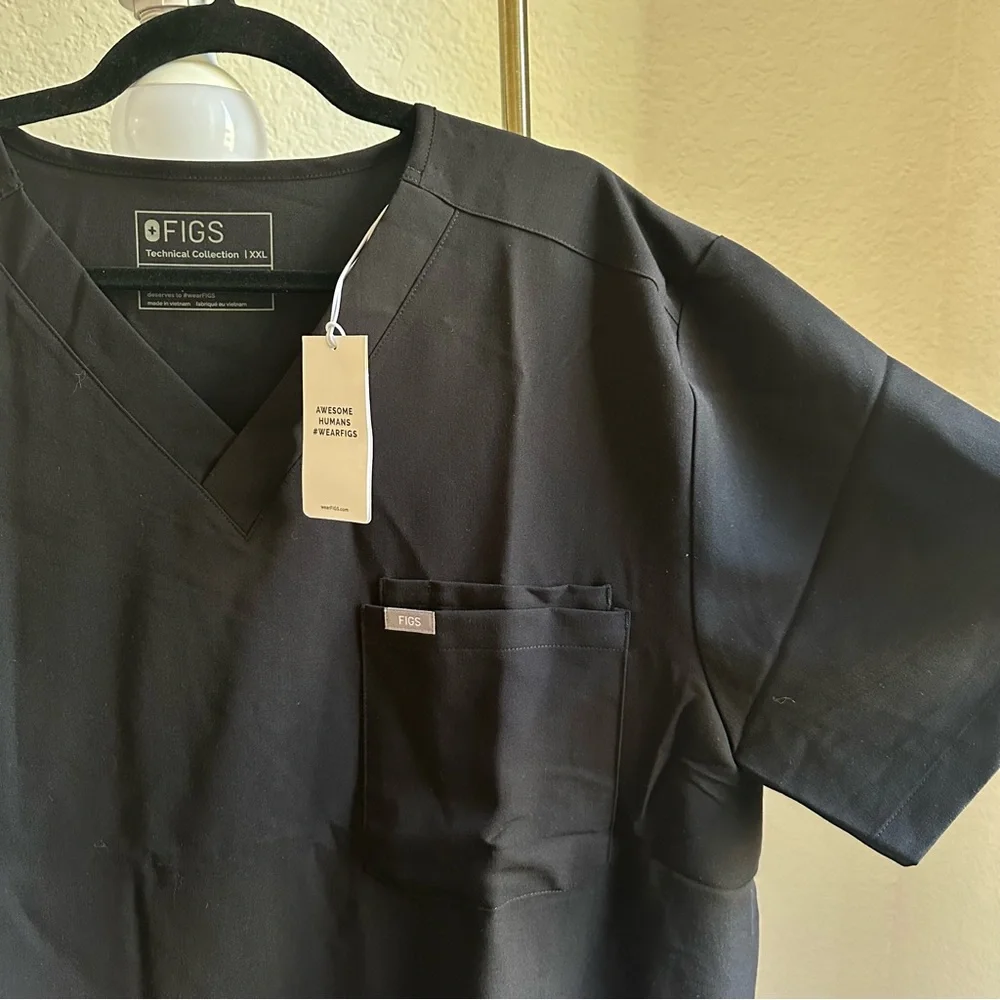 FIGS Leon Men’s Black Scrub Top BNWT - Picture 3 of 7
